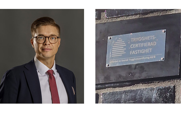 Man i kostym med glasögon och en skylt på en vägg med texten "Trygghetscertifierad fastighet"