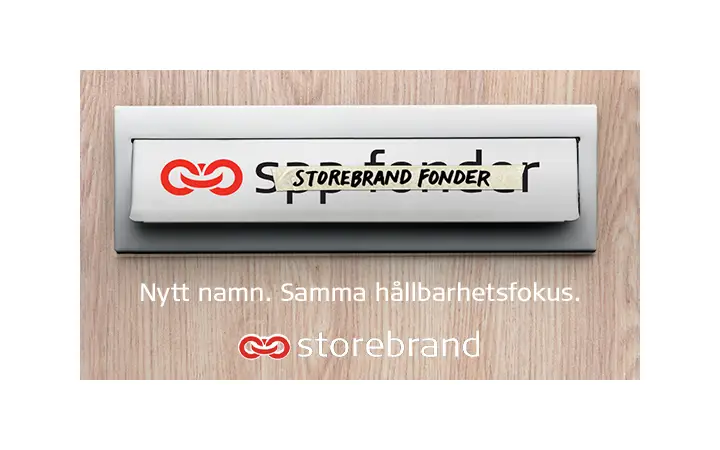 Reklambild som visar namnet "Storebrand Fonder" på en skylt med texten "Nytt namn. Samma hållbarhetsfokus." och Storebrands logotyp