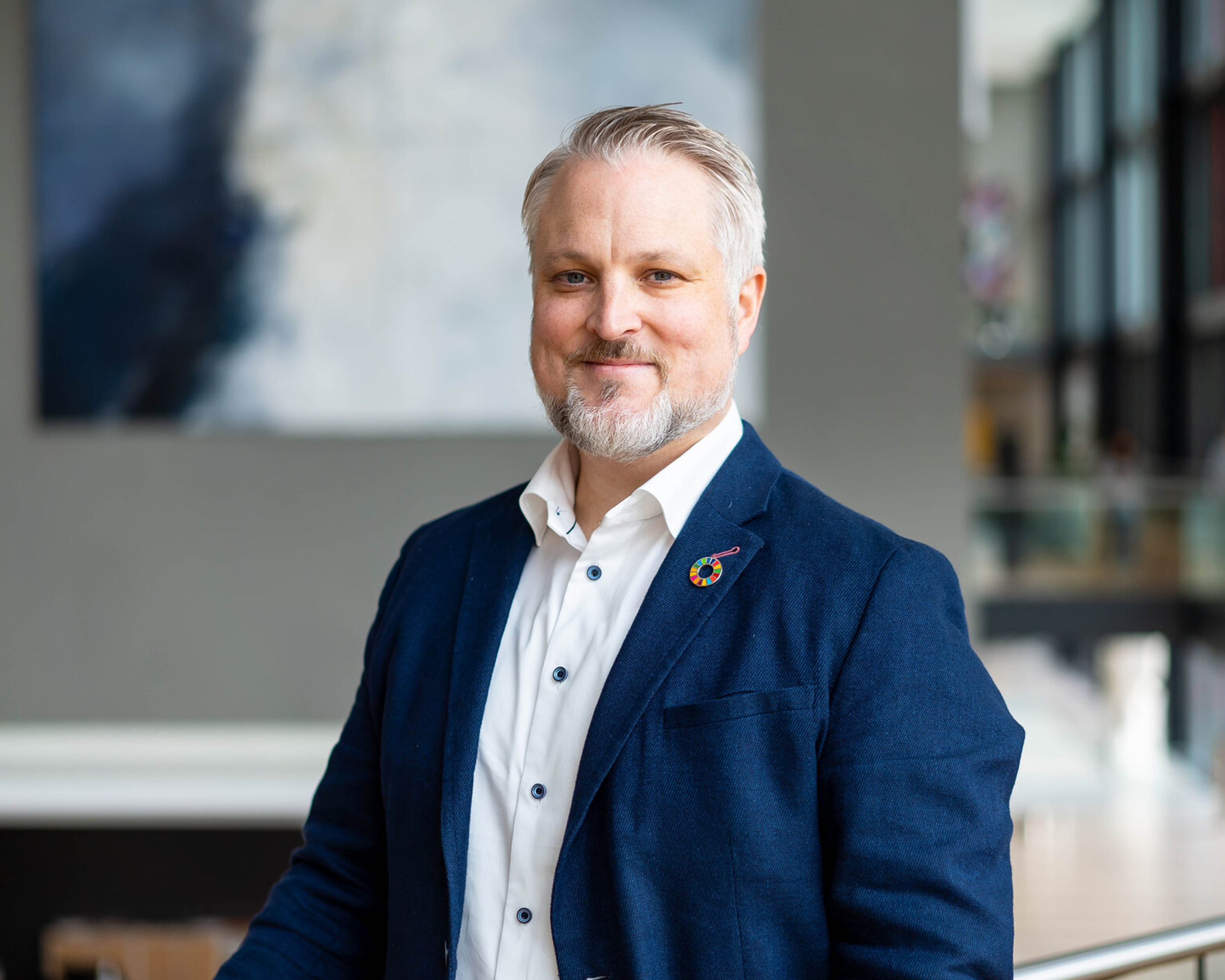 Förvaltare Philip Ripman står i kontoret i Oslo.