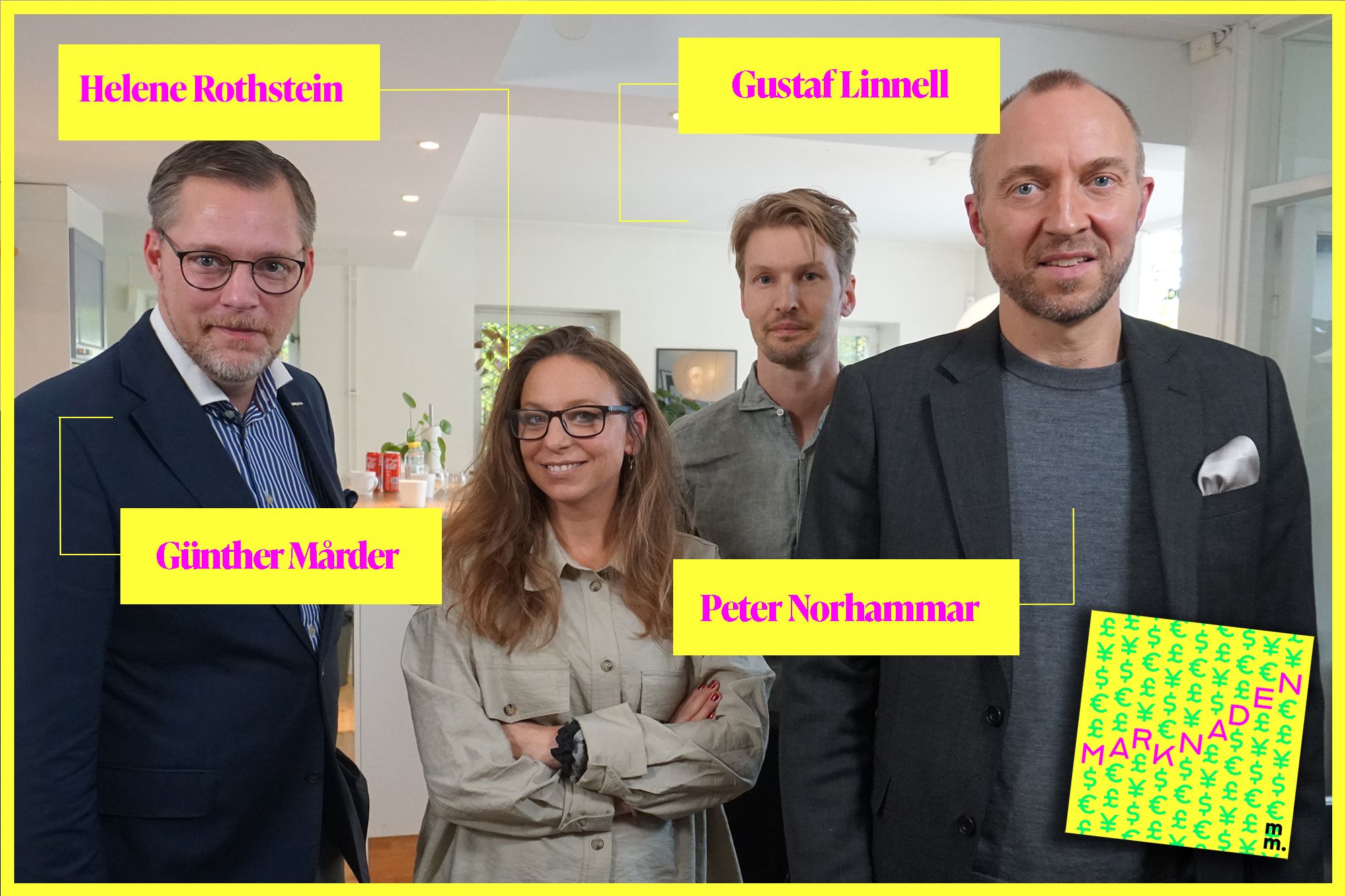 Fyra personer poserar i ett modernt kontorsutrymme med ljus inredning